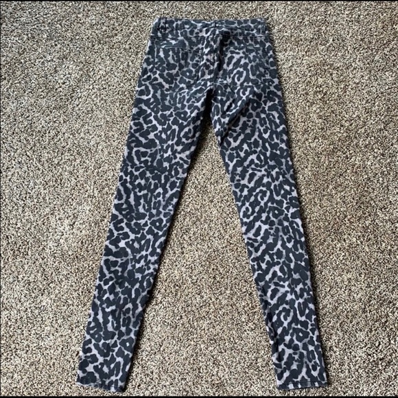 COPY - H&M cheetah print skinny jeans - Picture 4 of 5